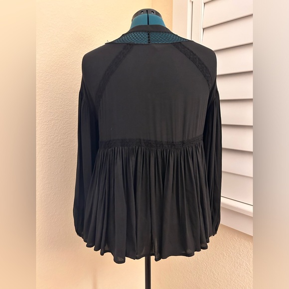 Free People Don’t Let Go Black Peasant Pebbled Lace Up Boho Flowy Top Sz XS - Picture 7 of 9